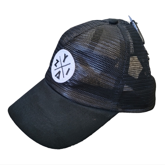 ZYIA Accessories - NWT Zyia Snap-Back Mesh Trucker Hat Black White